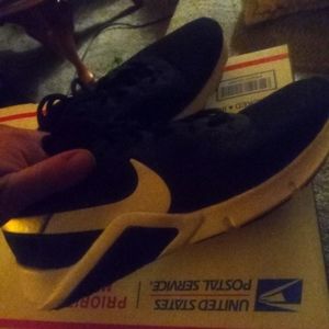 Nike essentials legend²s shoes 9½